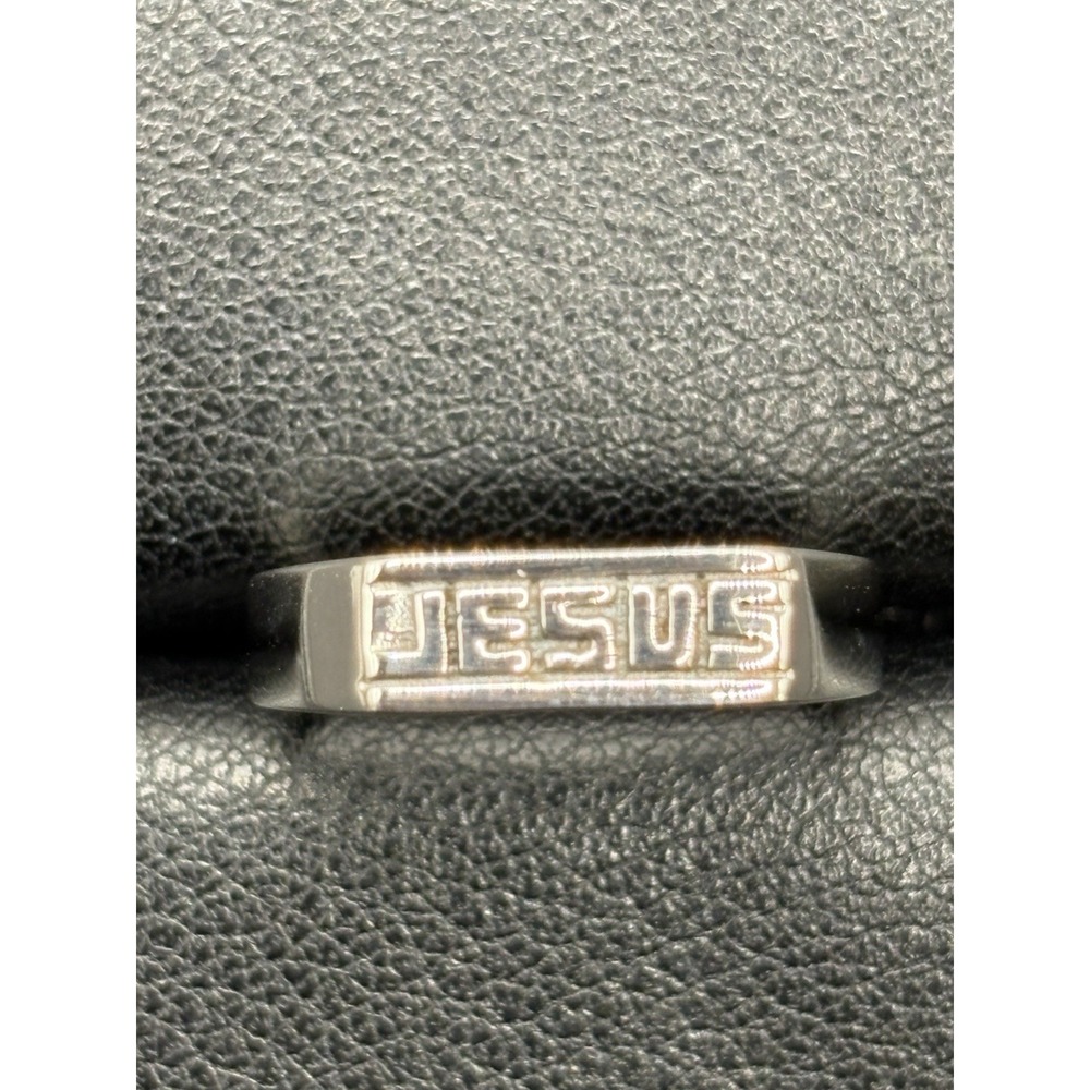 New Condition Sterling Silver "Jesus" Ring Size 7 Signet G31